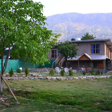 West End Lodges Neelum 외부 사진
