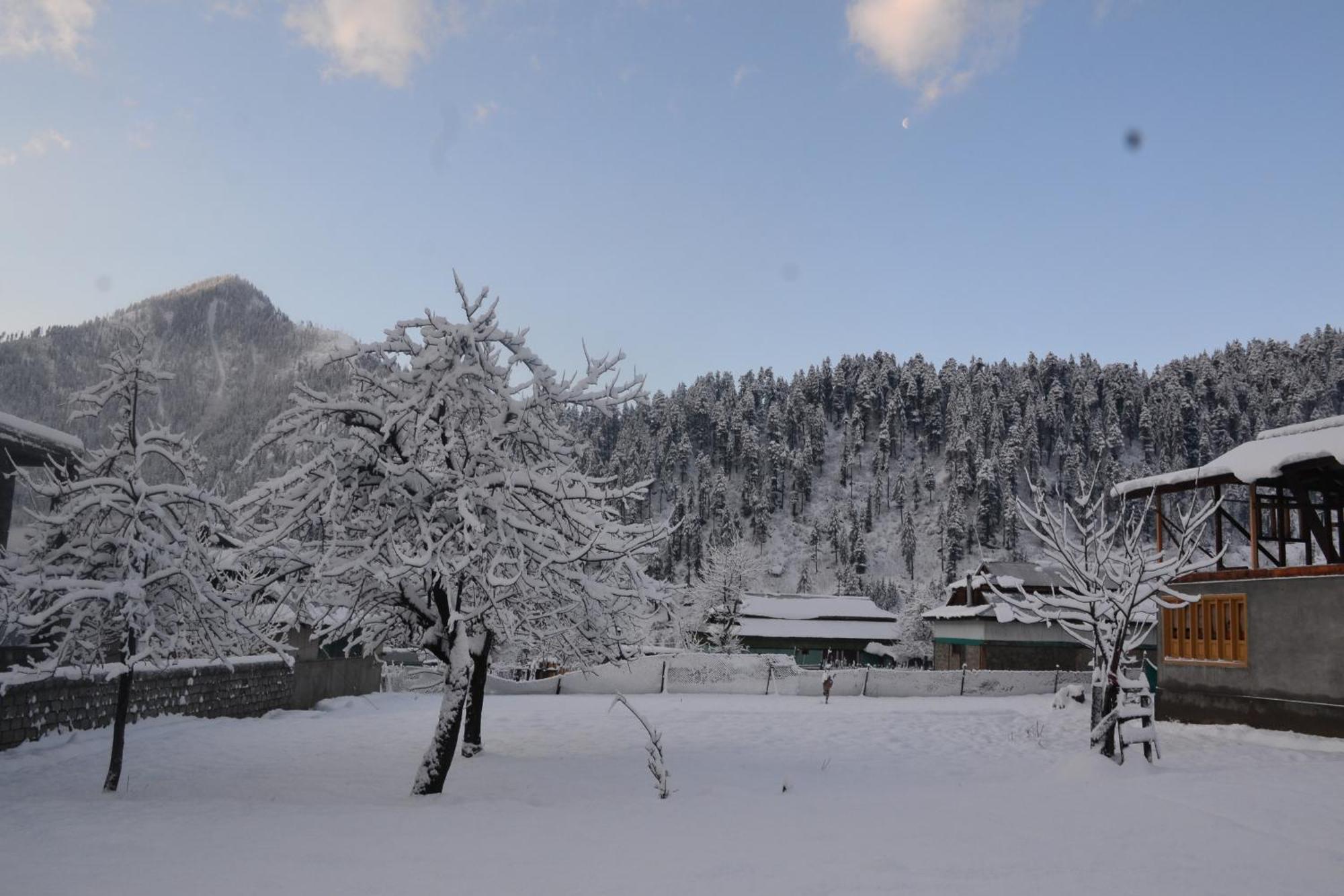 West End Lodges Neelum 외부 사진