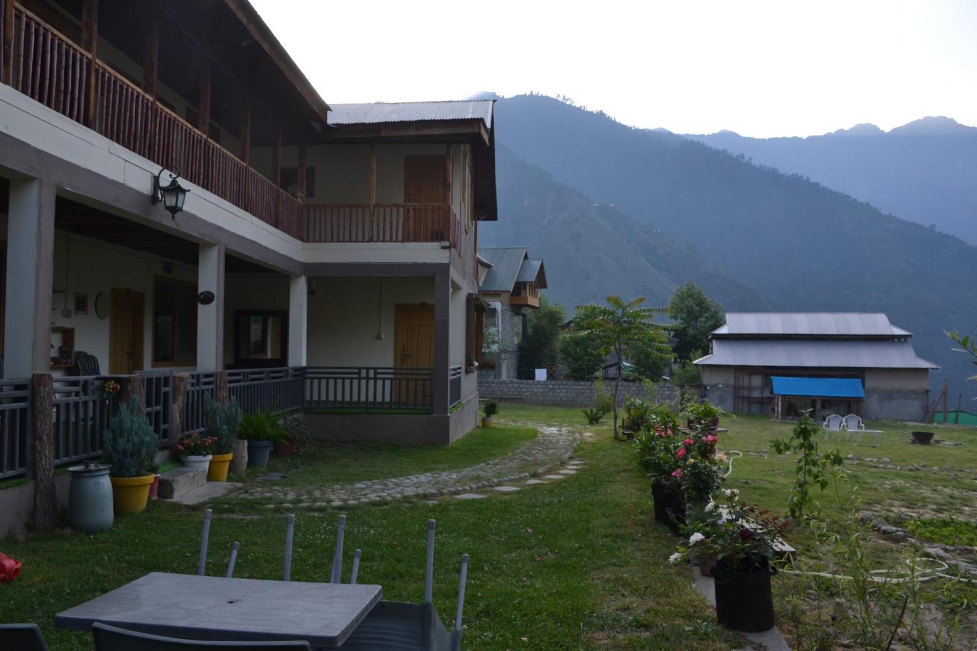 West End Lodges Neelum 외부 사진