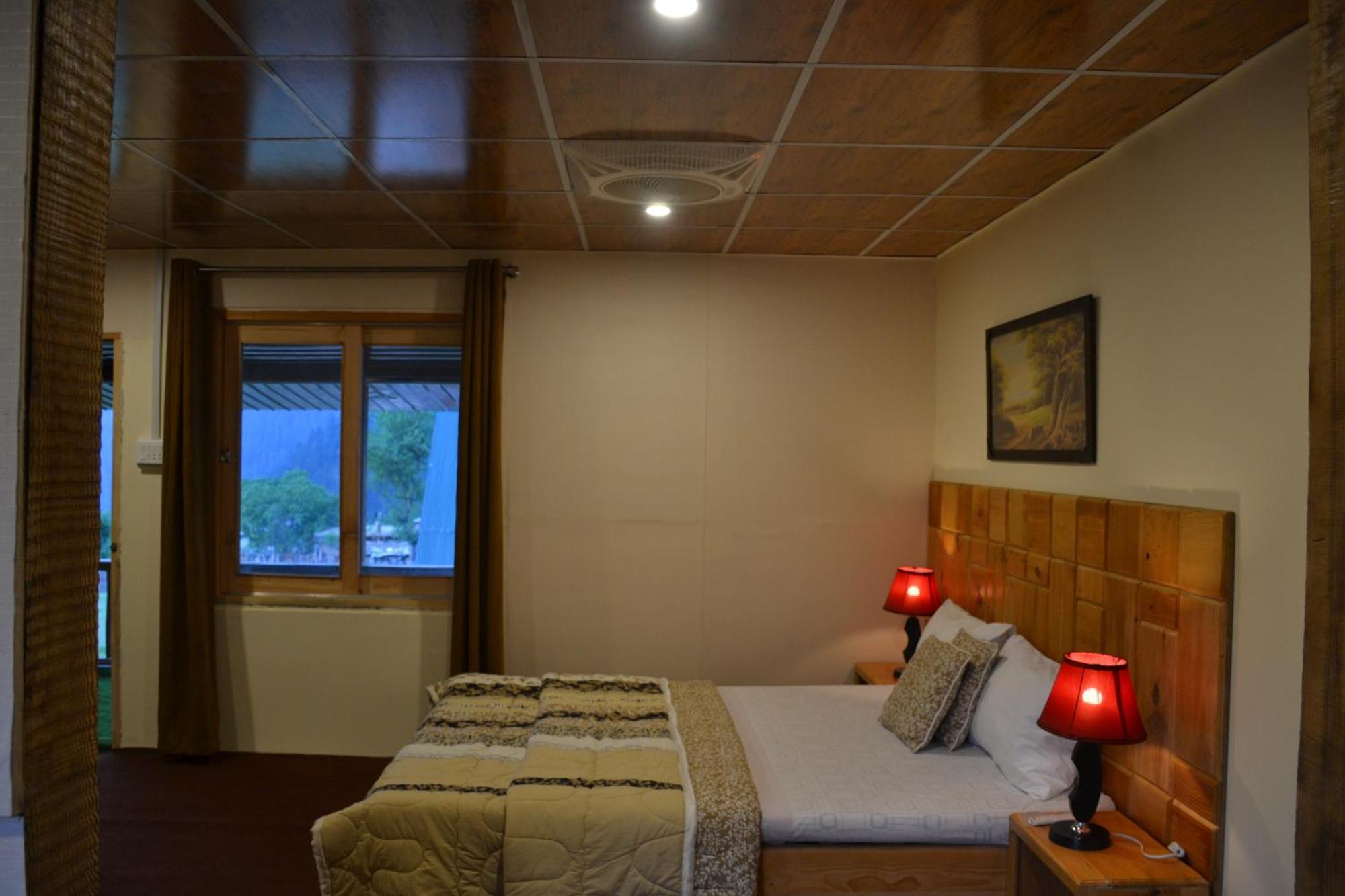 West End Lodges Neelum 외부 사진