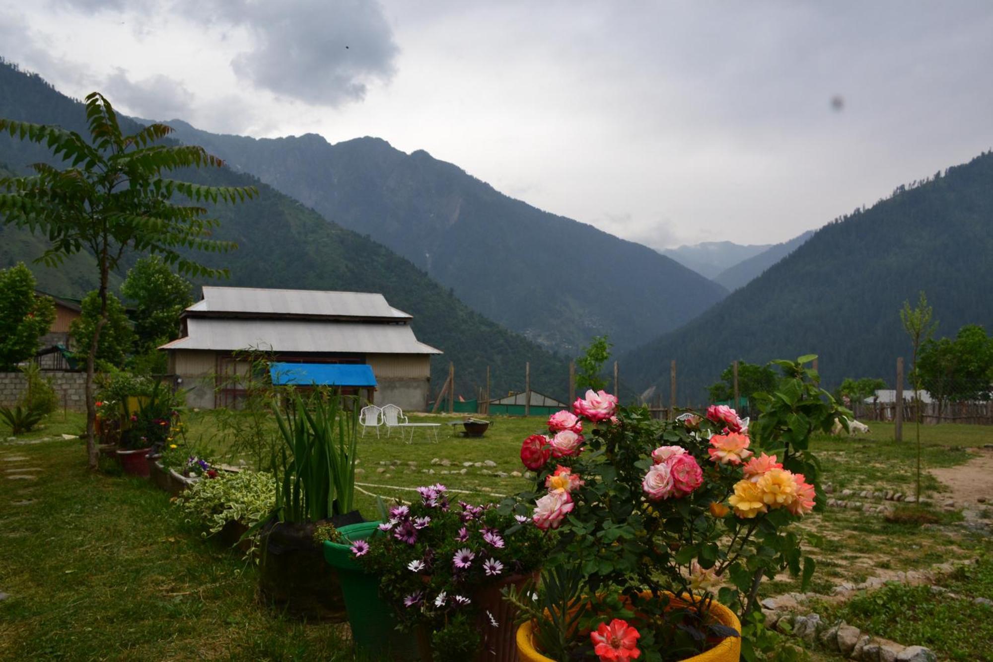 West End Lodges Neelum 외부 사진