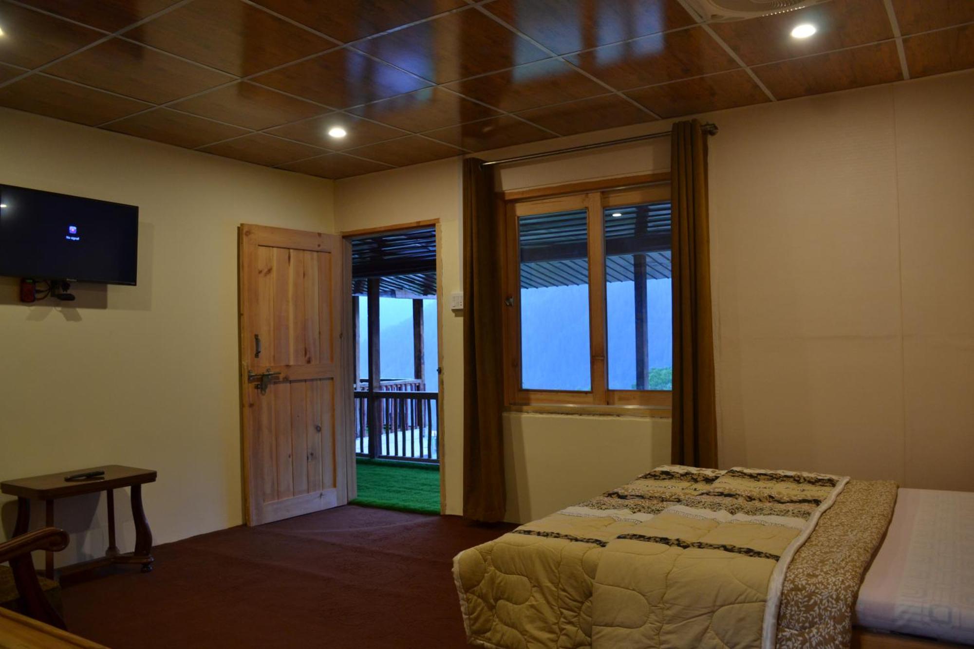 West End Lodges Neelum 외부 사진