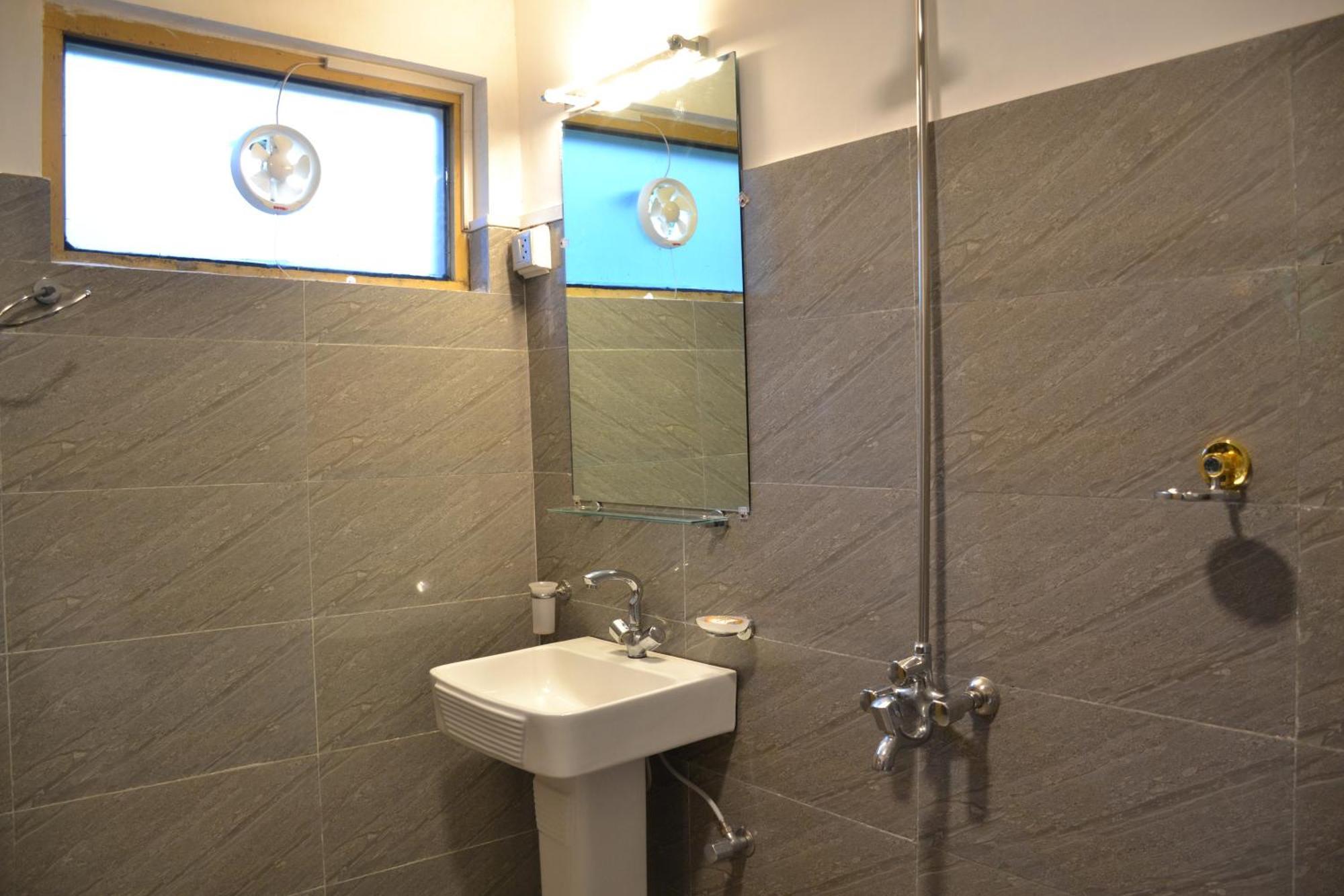 West End Lodges Neelum 외부 사진