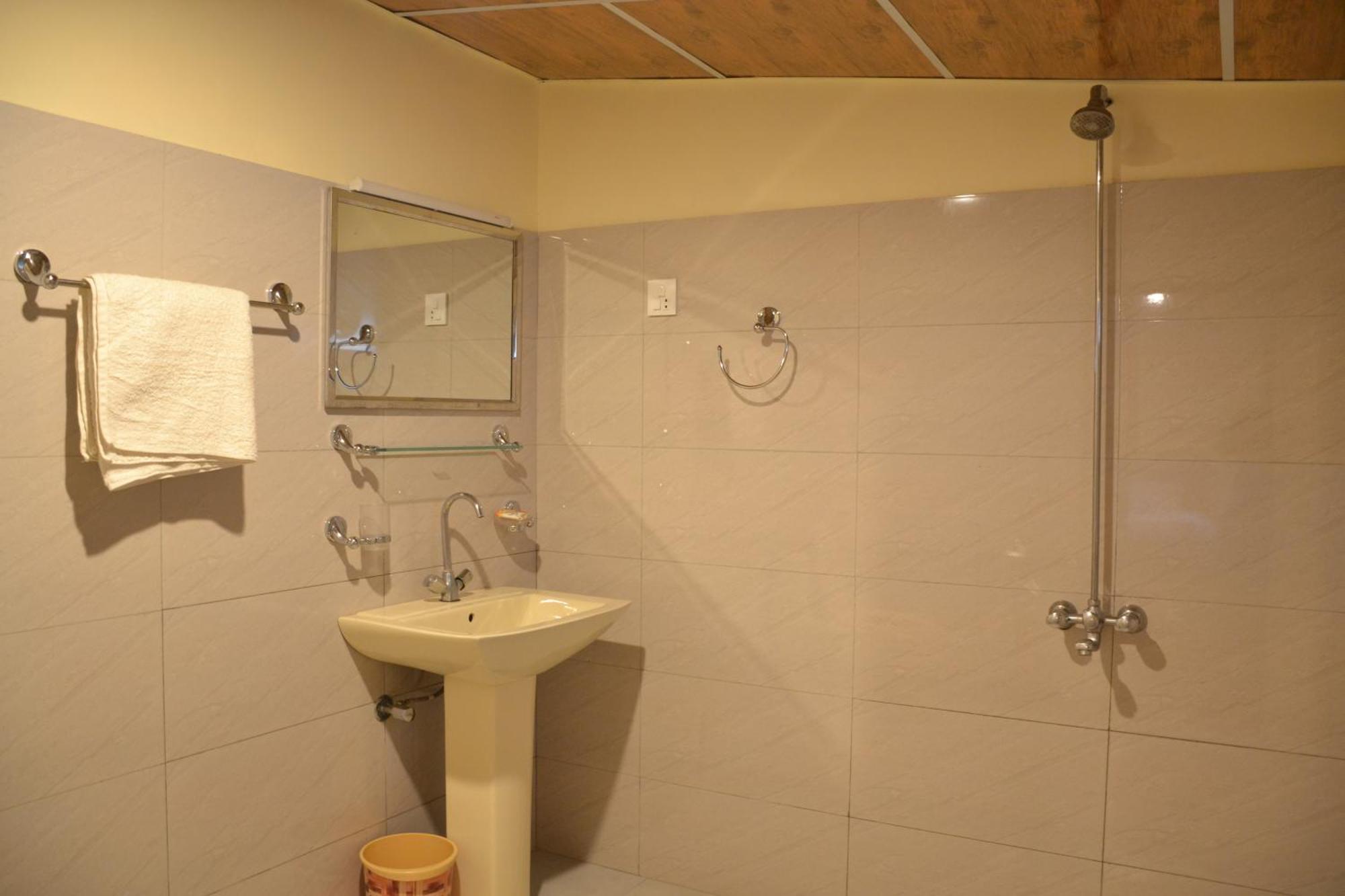 West End Lodges Neelum 외부 사진