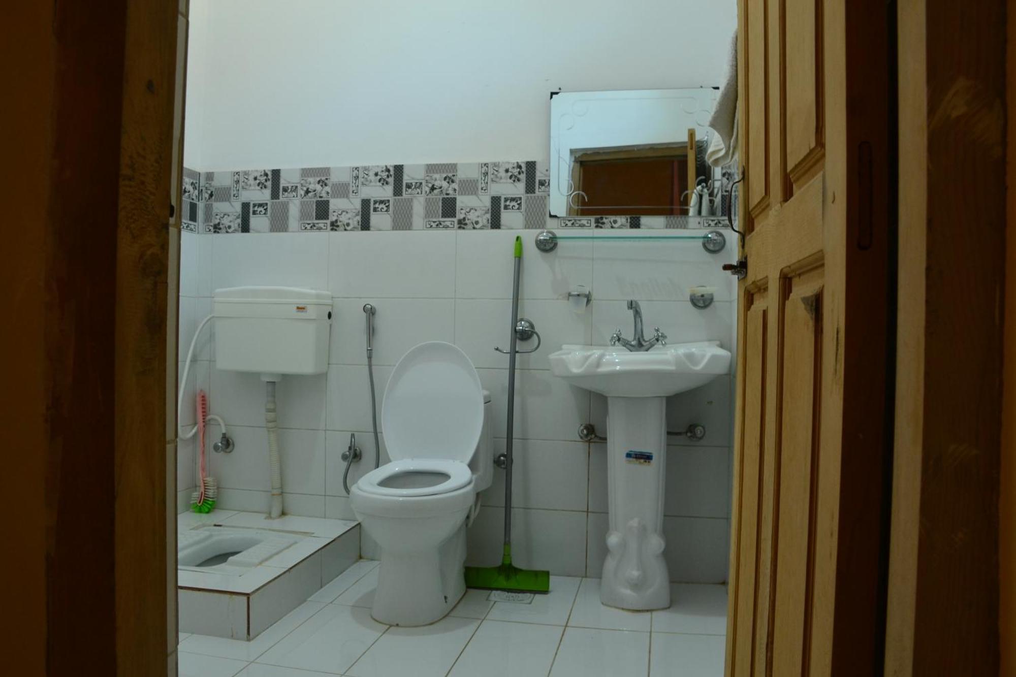 West End Lodges Neelum 외부 사진