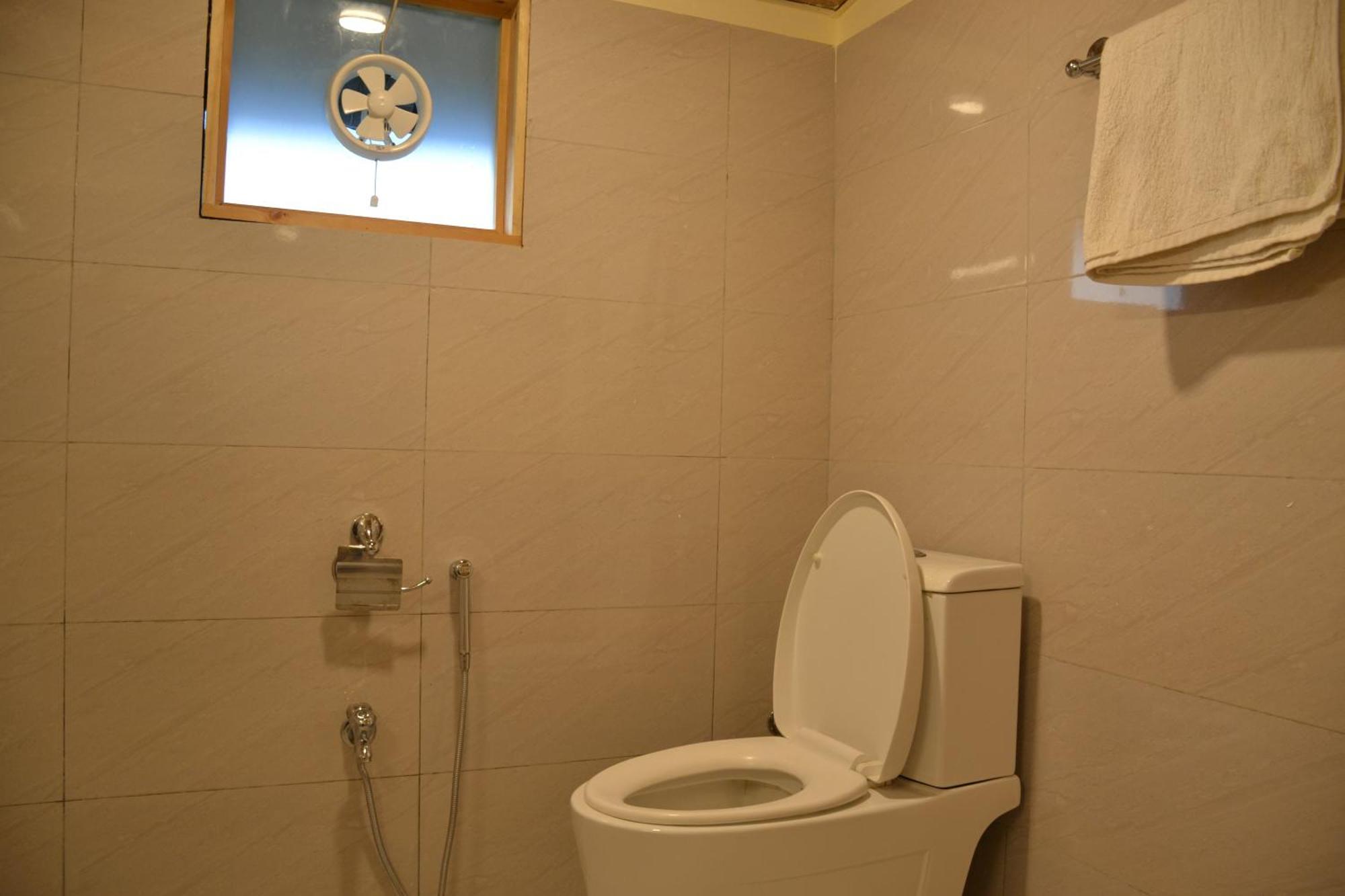 West End Lodges Neelum 외부 사진