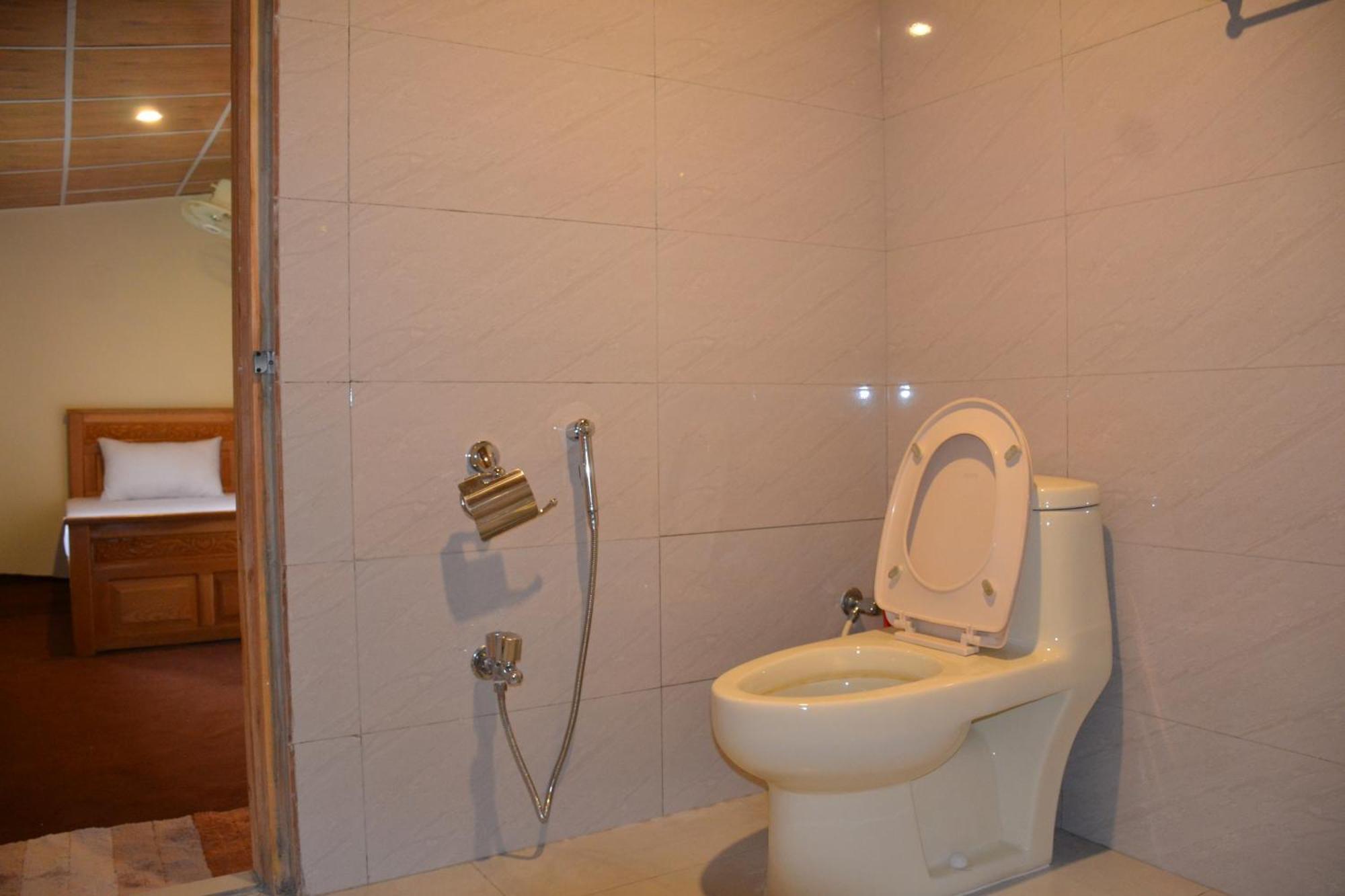 West End Lodges Neelum 외부 사진